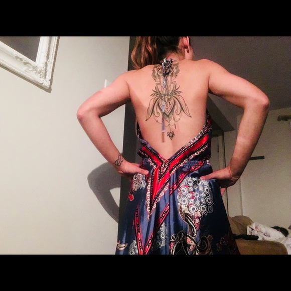 Beautiful dress - Picture 2 of 4